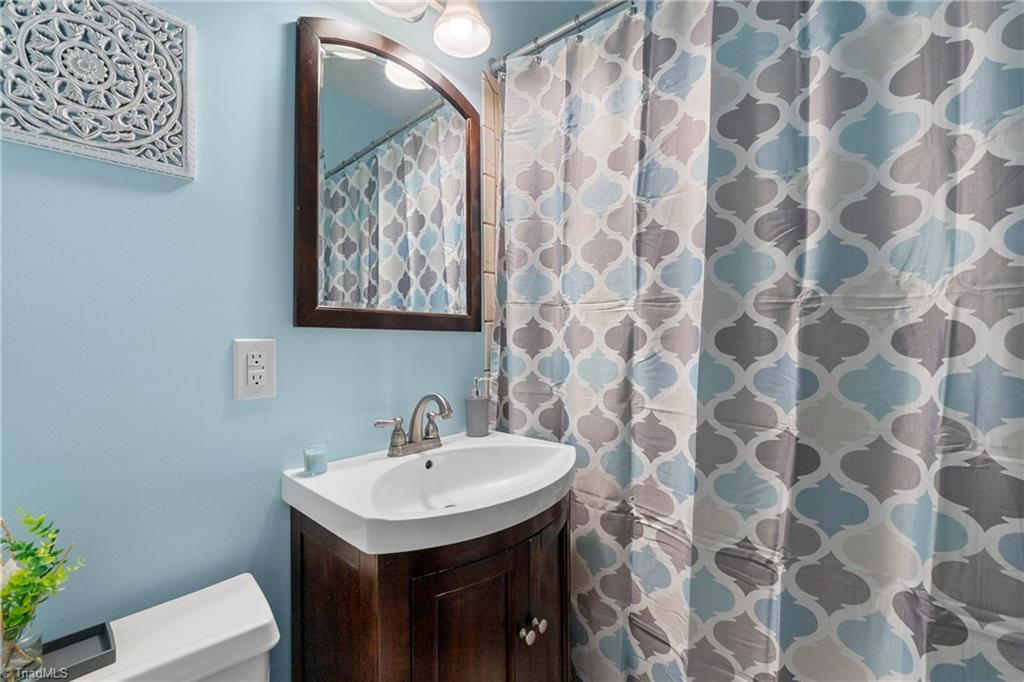 403 Spring Street Thomasville, NC 27360 - Photo 15 of 37