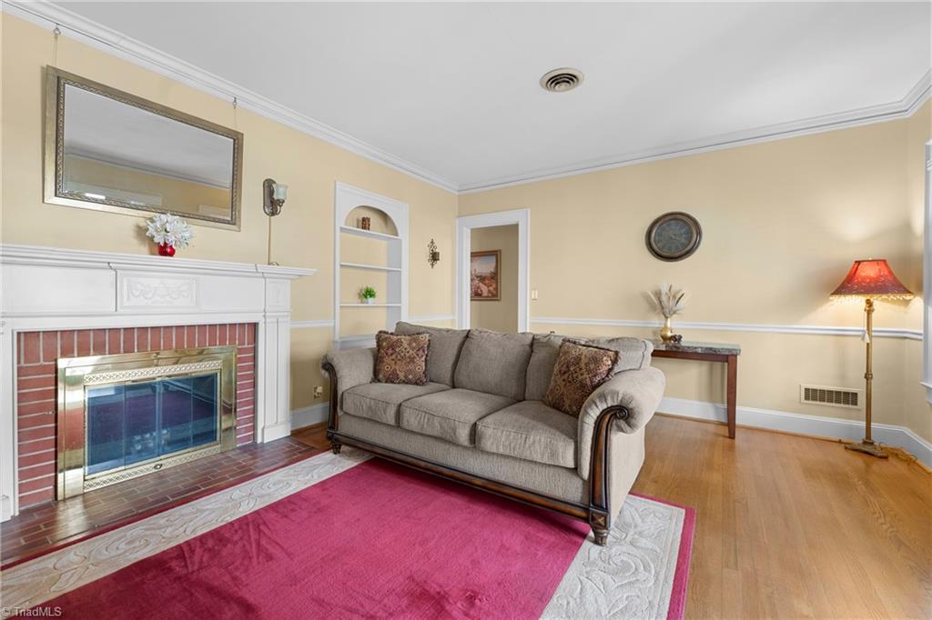 403 Spring Street Thomasville, NC 27360 - Photo 4 of 37