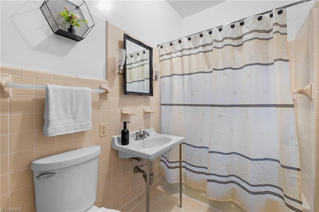 403 Spring Street Thomasville, NC 27360 - Photo 10 of 37