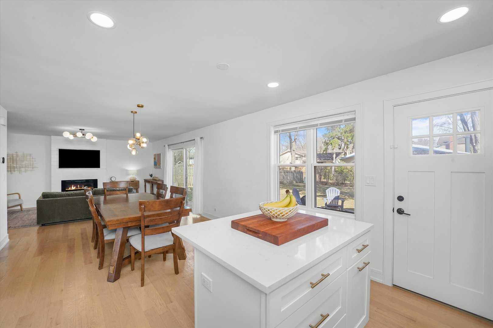Undisclosed Address Northbrook, IL 60062 - Photo 18 of 46 a view of a dining room with furniture and wooden floor