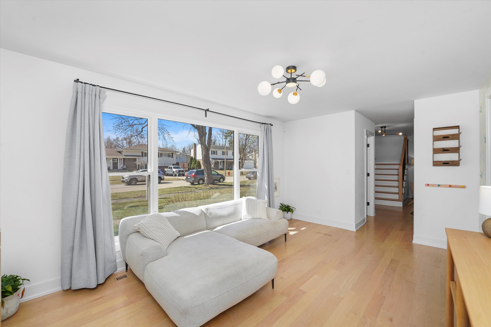 Undisclosed Address Northbrook, IL 60062 - Photo 20 of 46 a living room with furniture and wooden floor
