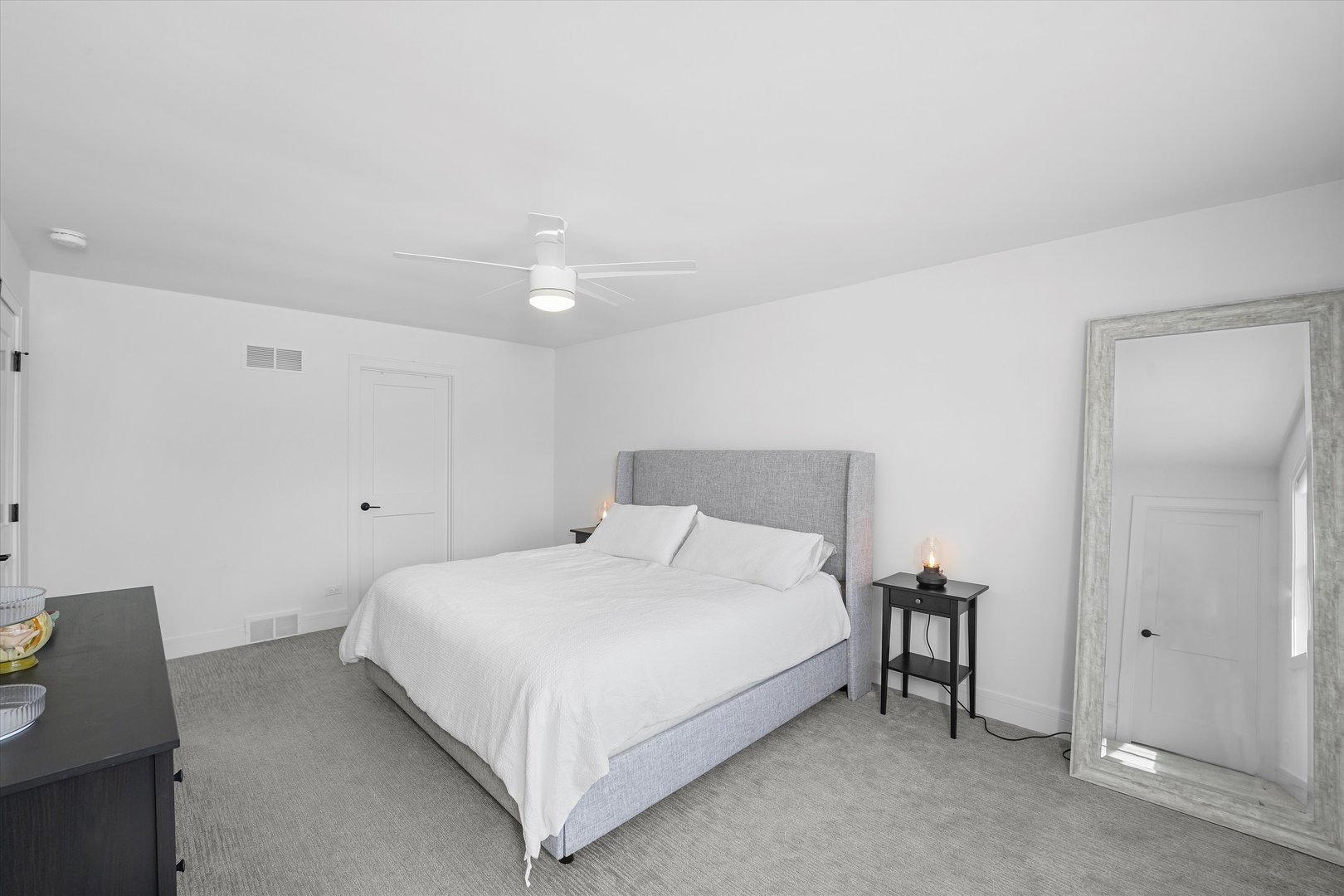 Undisclosed Address Northbrook, IL 60062 - Photo 26 of 46 a bedroom with a bed and a night stand