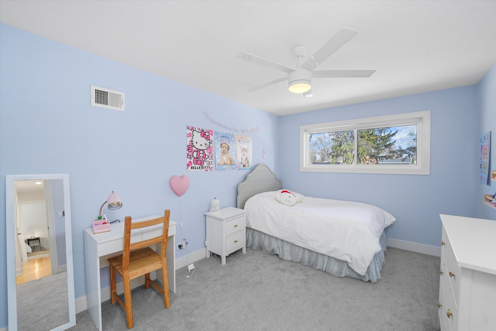 Undisclosed Address Northbrook, IL 60062 - Photo 30 of 46 a bedroom with a bed and a desk