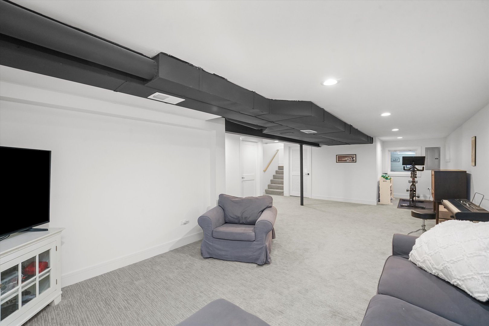 Undisclosed Address Northbrook, IL 60062 - Photo 34 of 46 a living room with furniture and a flat screen tv