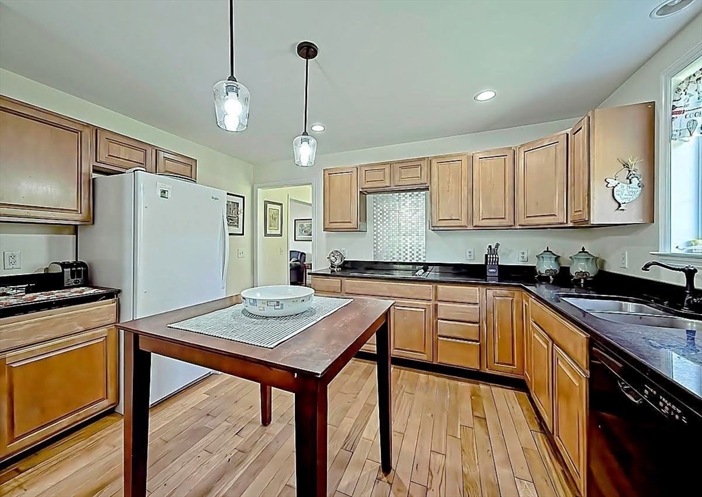 46 Broad Street Rehoboth, MA 02769 - Photo 9 of 42