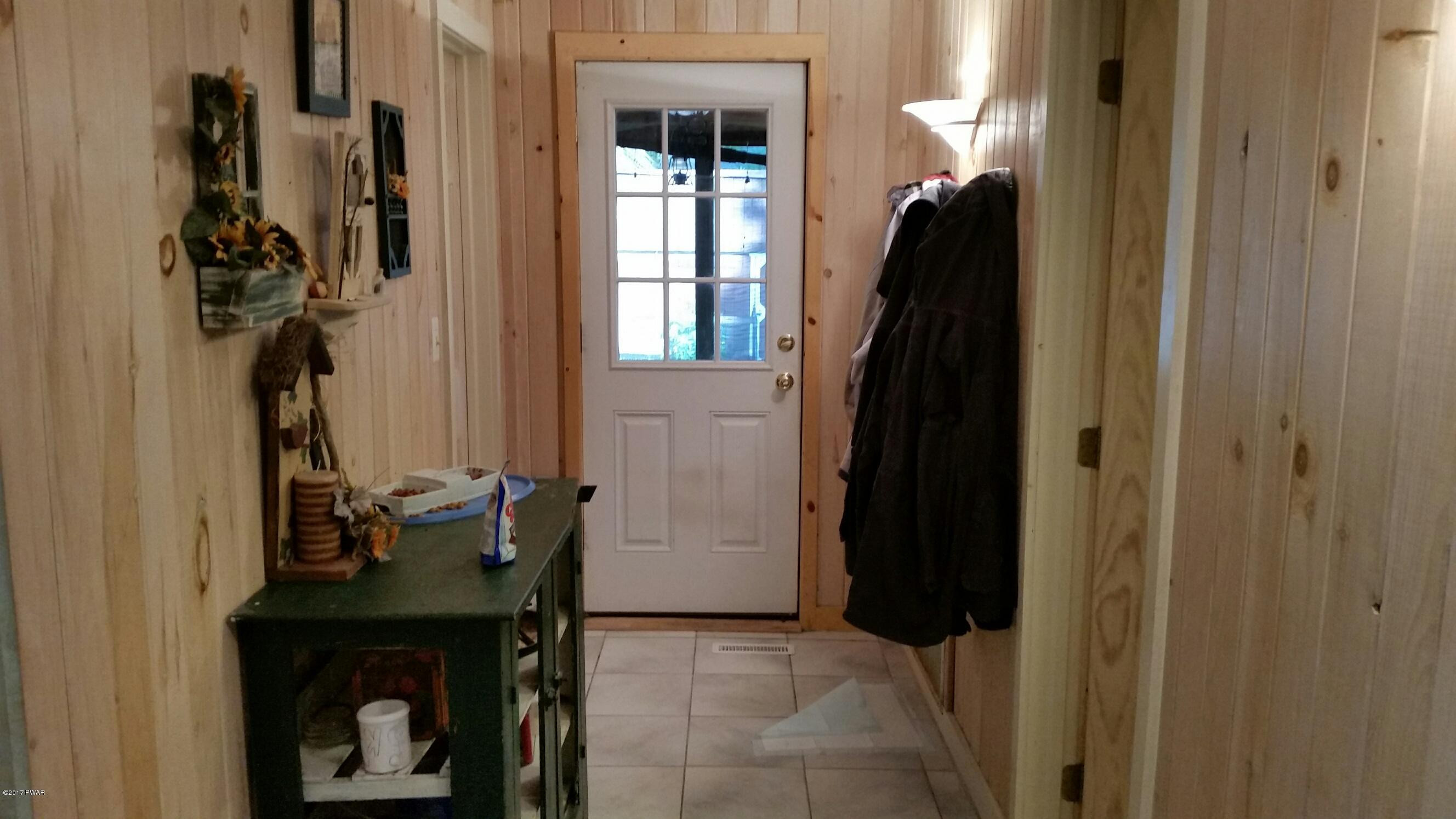 125 Terrace Road Tafton, PA 18464 - Photo 9 of 41 ENTRY