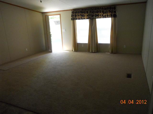 1609 Maple Valley Road Charlotte, TN 37036 - Photo 3 of 11 LR HAS NEW CARPET WHICH OPENS TO DR AND KITCHEN