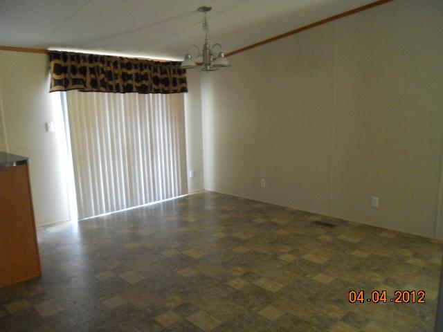 1609 Maple Valley Road Charlotte, TN 37036 - Photo 4 of 11 LARGE DINING ROOM WITH PATTIO DOOR TO LARGE DECK