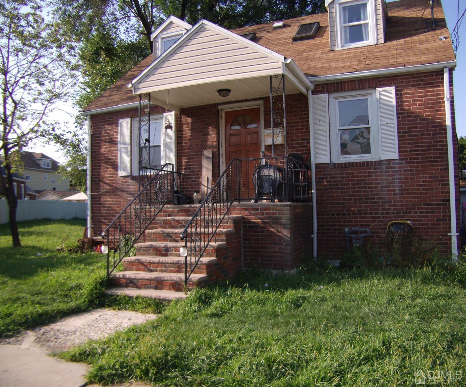 86 Spring Street Woodbridge, NJ 07095 - Photo 4 of 34 Gallery Image 4