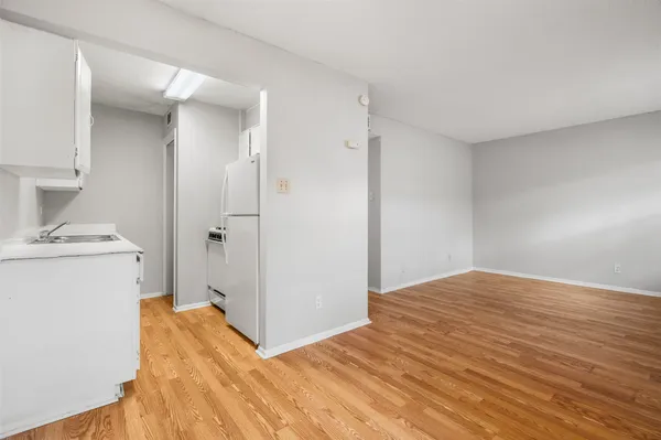 $1,095 | 307 East 31st Street, Unit 206, Austin, TX 78705