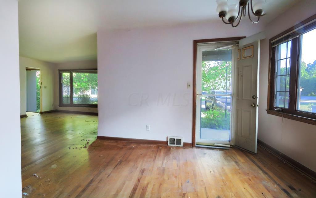 2242 Wickliffe Road Columbus, OH 43221 - Photo 6 of 20