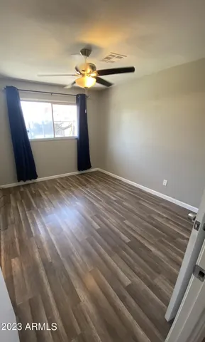 a view of empty room with window