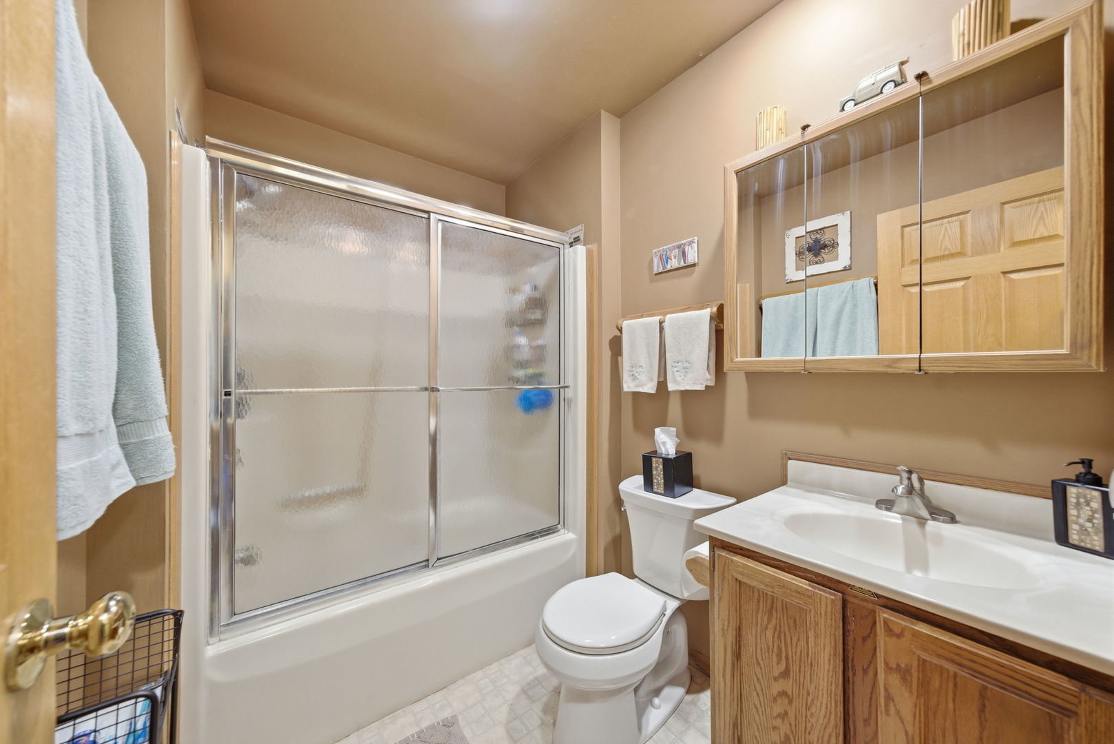 1839 Kerrybrook Court Sycamore, IL 60178 - Photo 15 of 25 a bathroom with a sink toilet and shower