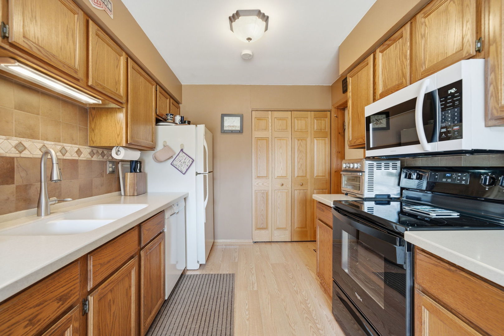 1839 Kerrybrook Court Sycamore, IL 60178 - Photo 4 of 25 a kitchen with stainless steel appliances granite countertop a sink and stove