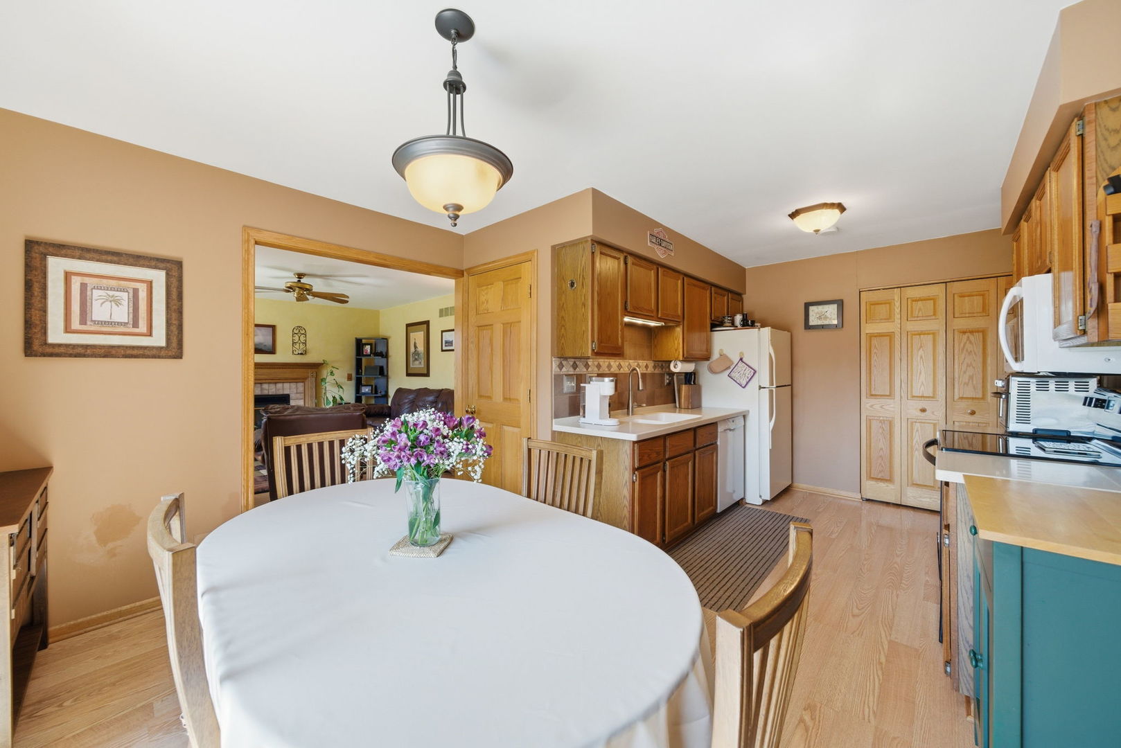 1839 Kerrybrook Court Sycamore, IL 60178 - Photo 5 of 25 a kitchen with stainless steel appliances a dining table and chairs