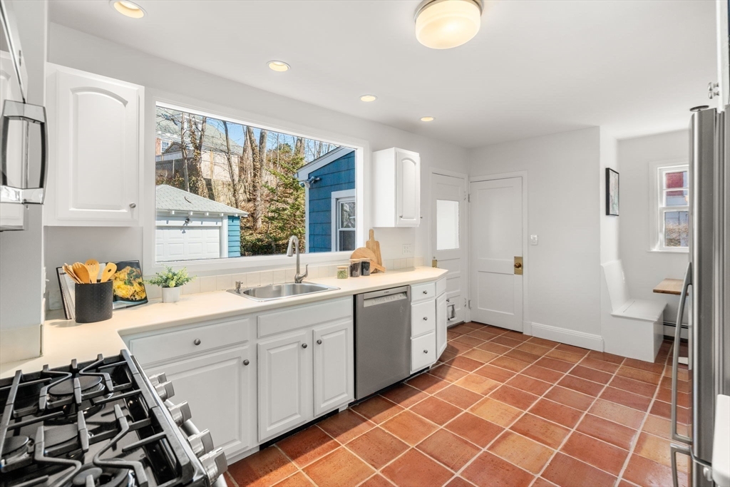 65 Bothfeld Road Newton, MA 02459 - Photo 8 of 31