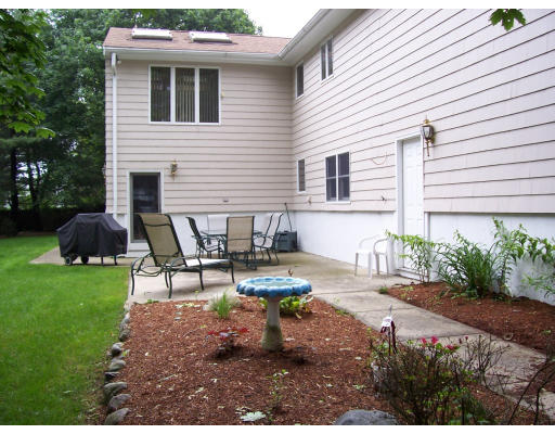 11 Cormier Road Burlington, MA 01803 - Photo 3 of 14 Gallery Image 3