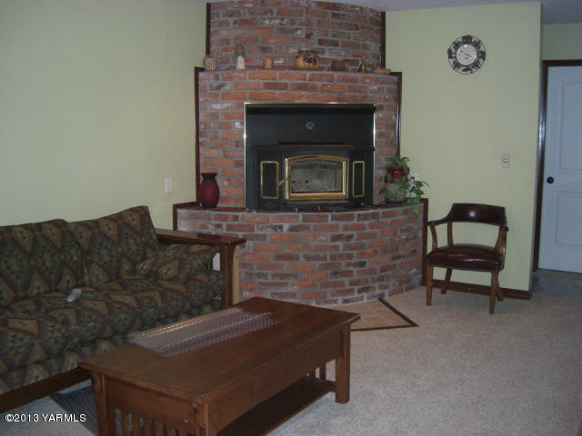 13907 Fisk Road Yakima, WA 98908 - Photo 12 of 55 a living room with furniture and a fireplace