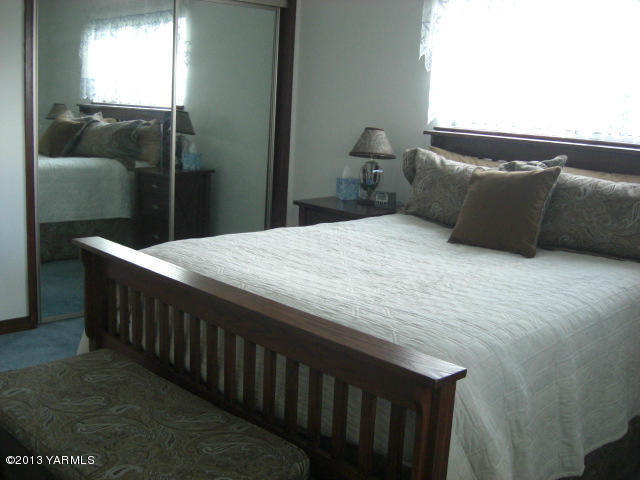 13907 Fisk Road Yakima, WA 98908 - Photo 25 of 55 a bedroom with a bed and window