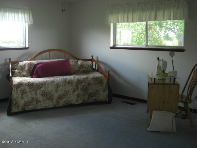 13907 Fisk Road Yakima, WA 98908 - Photo 29 of 55 a bedroom with a bed and window