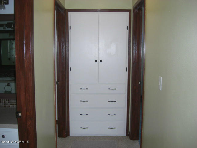 13907 Fisk Road Yakima, WA 98908 - Photo 36 of 55 a view of a elevator