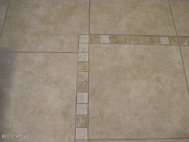 13907 Fisk Road Yakima, WA 98908 - Photo 46 of 55 a bathroom with a shower