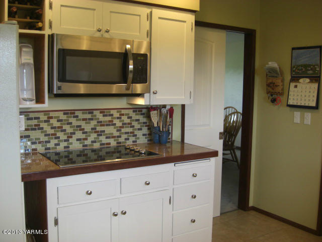 13907 Fisk Road Yakima, WA 98908 - Photo 8 of 55 Cooktop