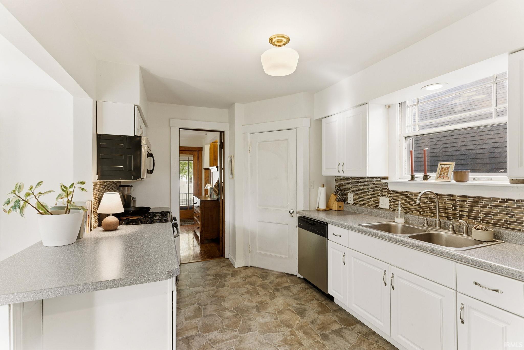 3621 Indiana Avenue Fort Wayne, IN 46807 - Photo 9 of 36