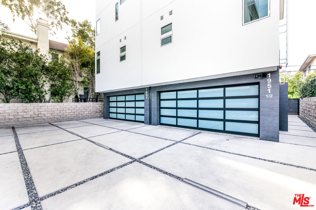 1951 Manning Avenue Los Angeles, CA 90025 - Photo 26 of 27 a view of a garage