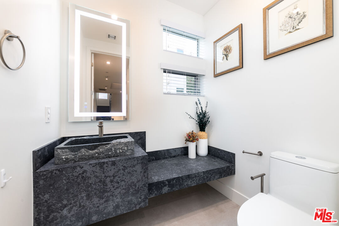 1951 Manning Avenue Los Angeles, CA 90025 - Photo 10 of 27 a bathroom with a toilet sink and mirror