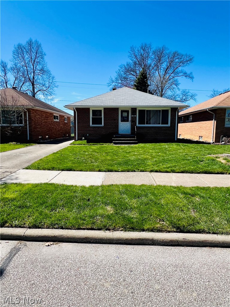 1094 Homestead Road Cleveland, OH 44121 - Photo 3 of 36