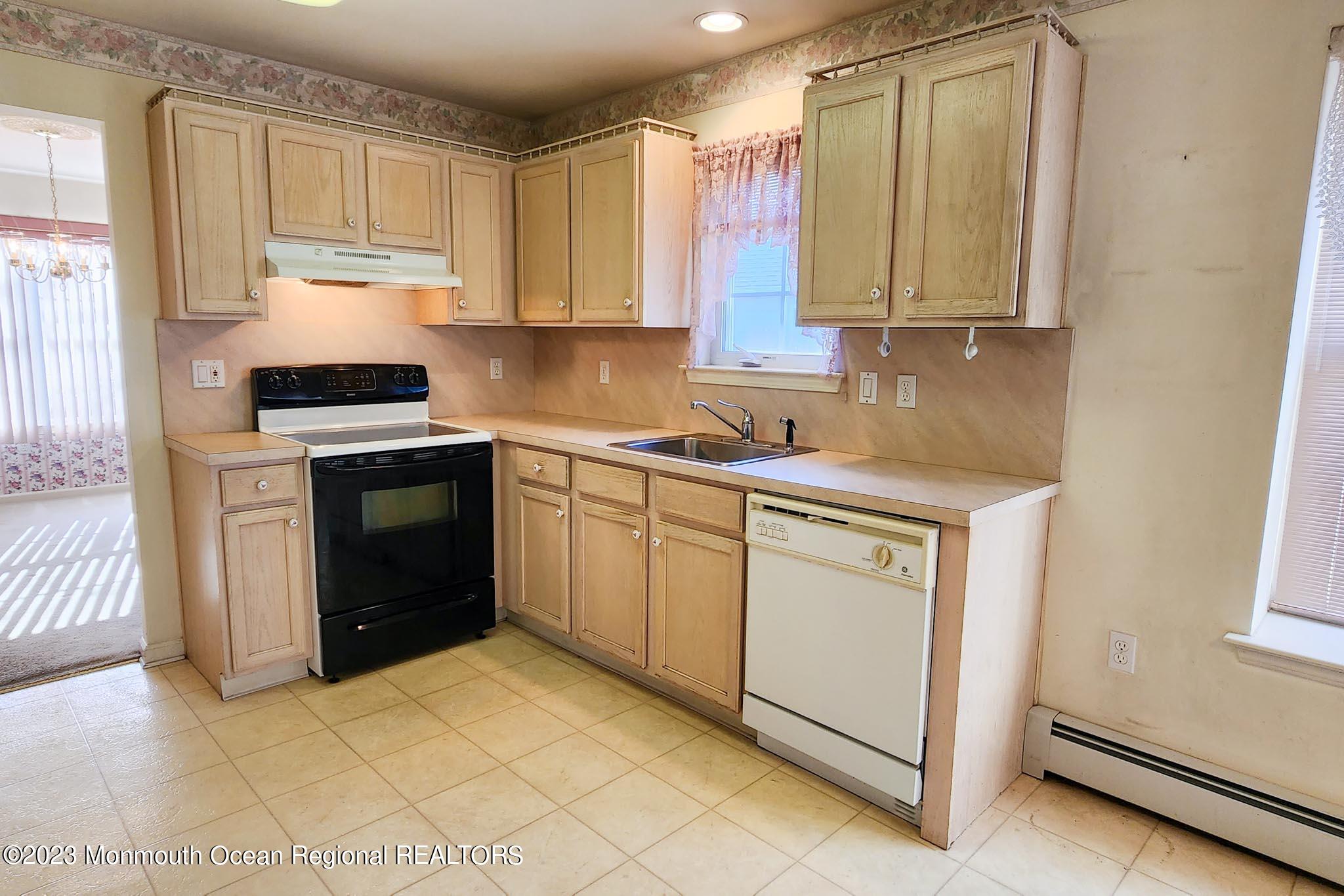 72 Clear Lake Road Whiting, NJ 08759 - Photo 13 of 27 10