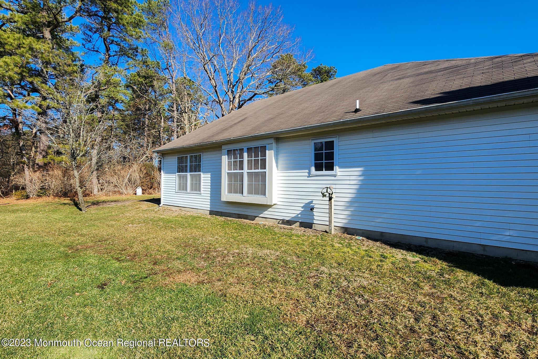 72 Clear Lake Road Whiting, NJ 08759 - Photo 6 of 27 02