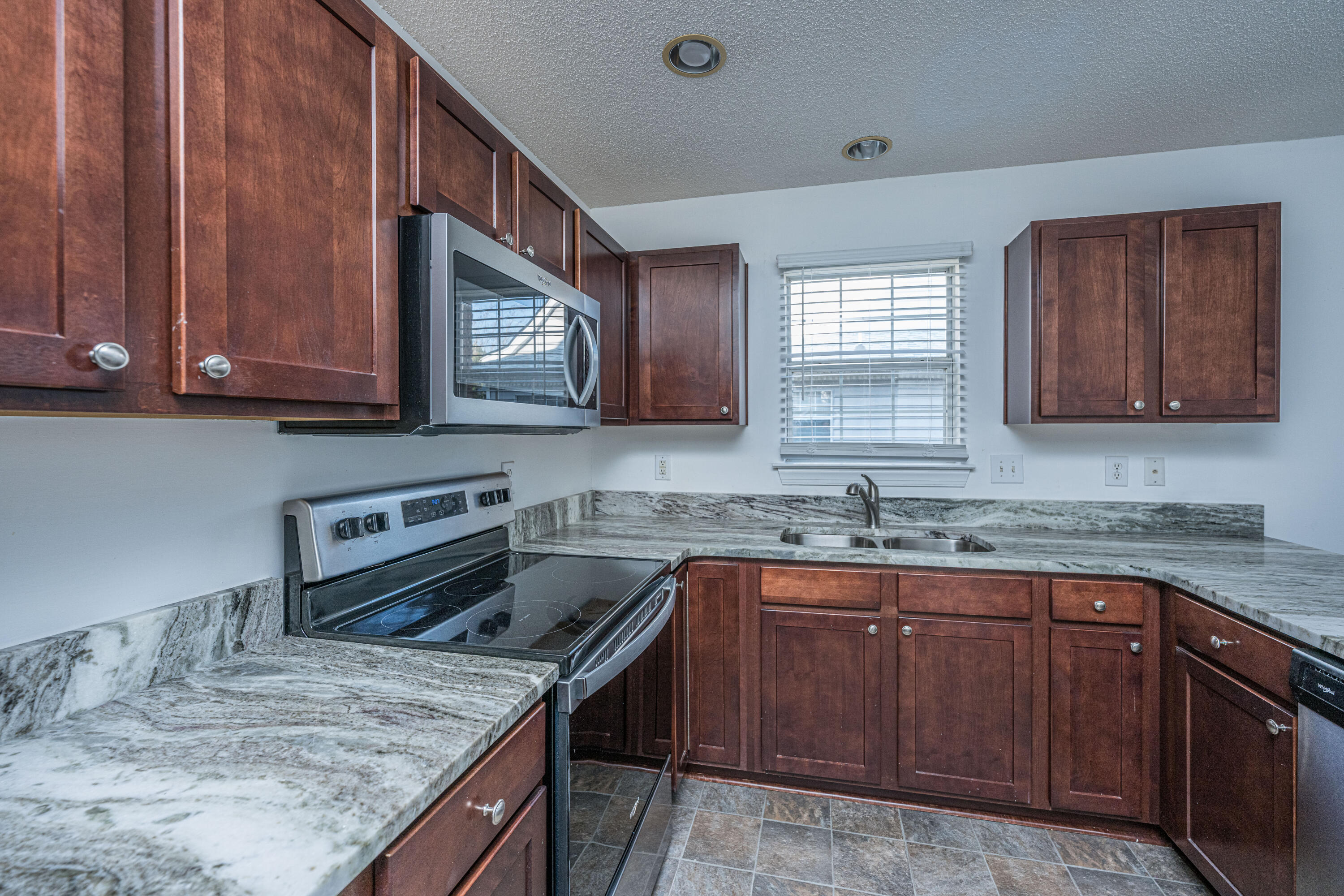9237 Ayscough Road Summerville, SC 29485 - Photo 10 of 56 9237AyscoughRd015