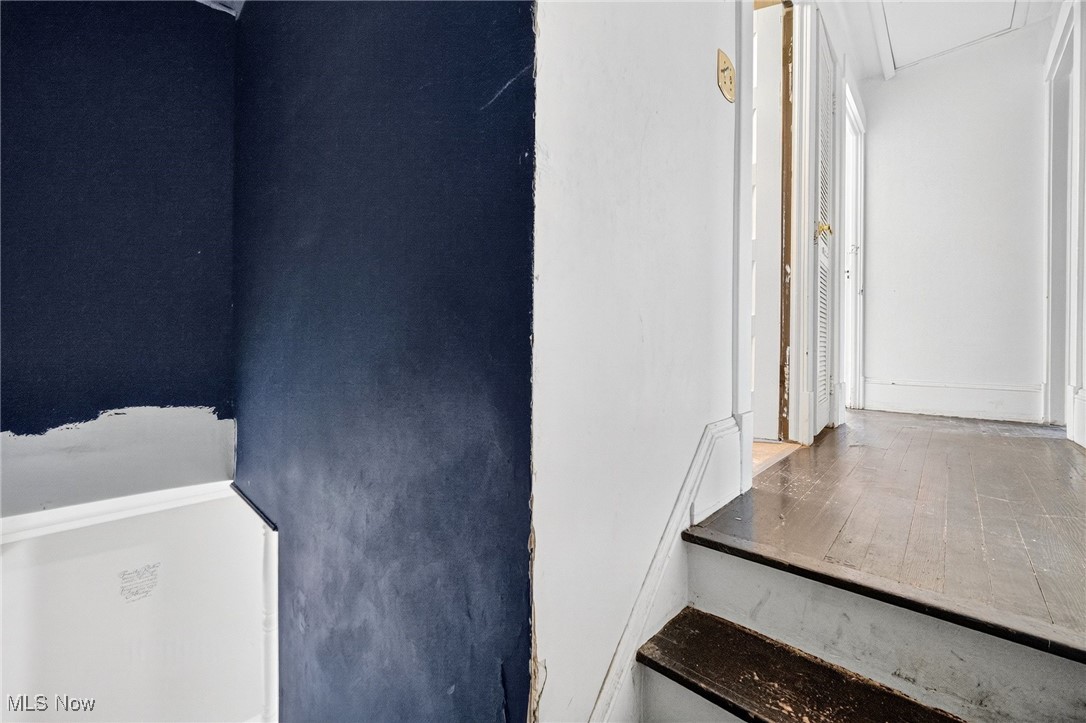 19560 Lorain Road Cleveland, OH 44126 - Photo 15 of 35 View of stairway