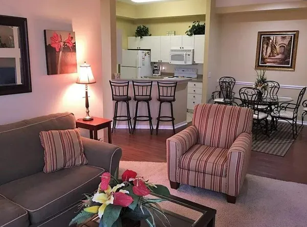$1,695 | 5134 Northridge Road, Unit 304, Sarasota, FL 34238