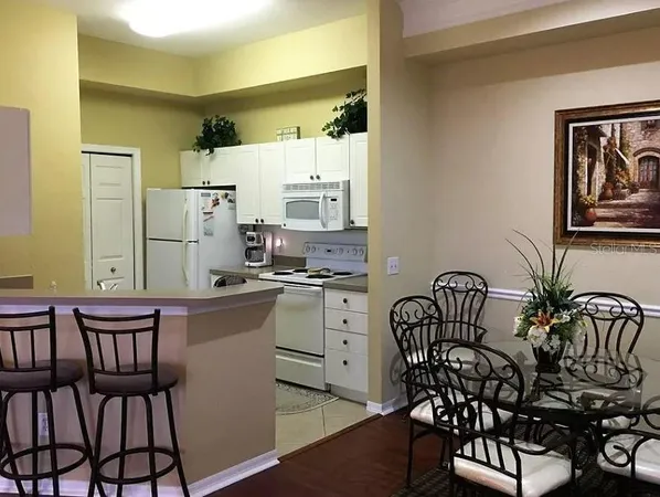 $1,695 | 5134 Northridge Road, Unit 304, Sarasota, FL 34238