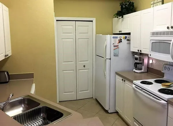 $1,695 | 5134 Northridge Road, Unit 304, Sarasota, FL 34238