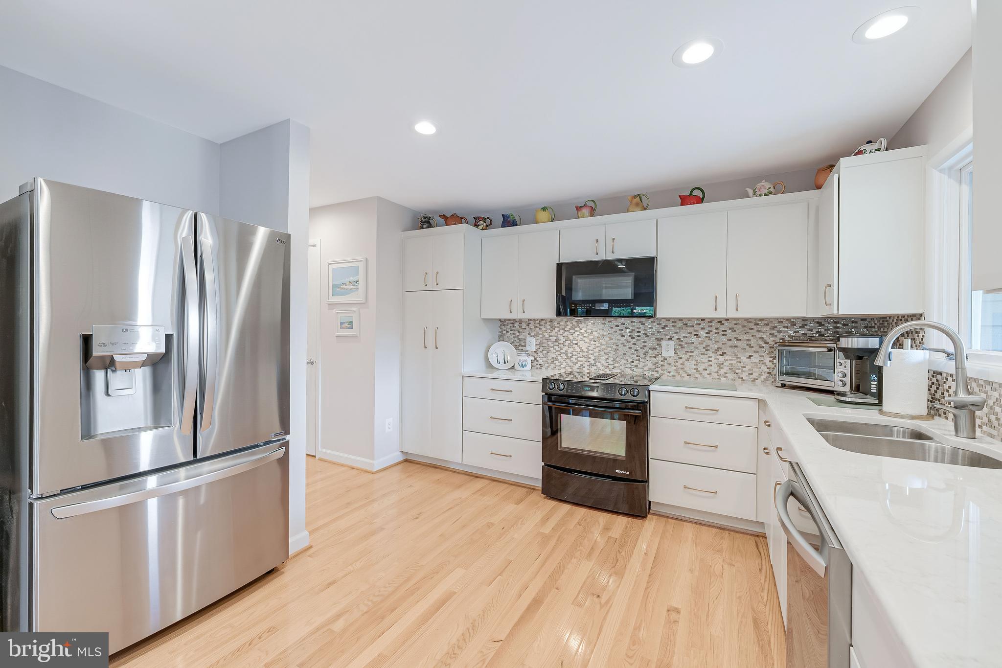 1933 Lakeport Way Reston, VA 20191 - Photo 16 of 57 a kitchen with stainless steel appliances a refrigerator sink and microwave