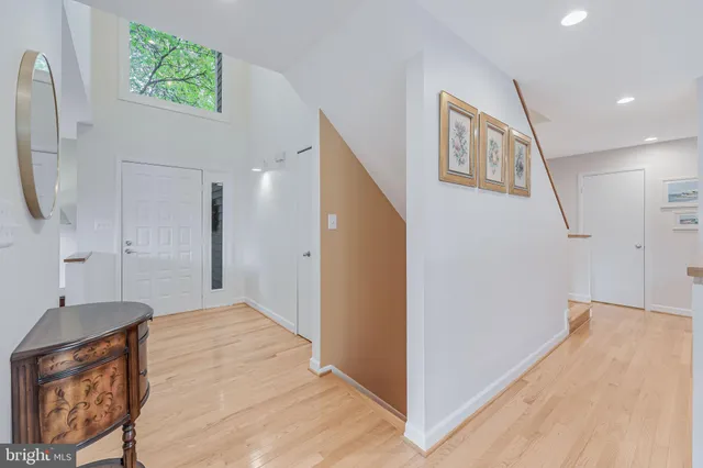 a view of a hallway with windows and entryway