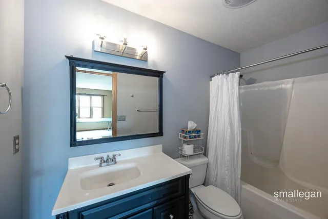 $729,900 | 3192 West Sisson Road, Freeport, MI 49325