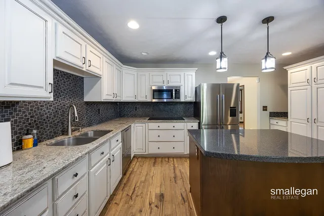 $729,900 | 3192 West Sisson Road, Freeport, MI 49325