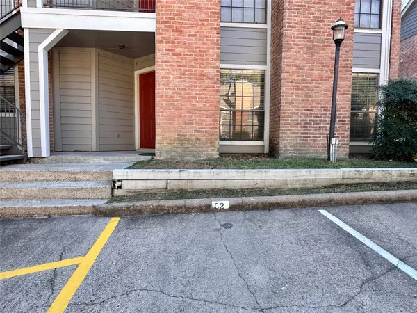 $1,300 | 2401 Sycamore Avenue, Unit C2, Huntsville, TX 77340
