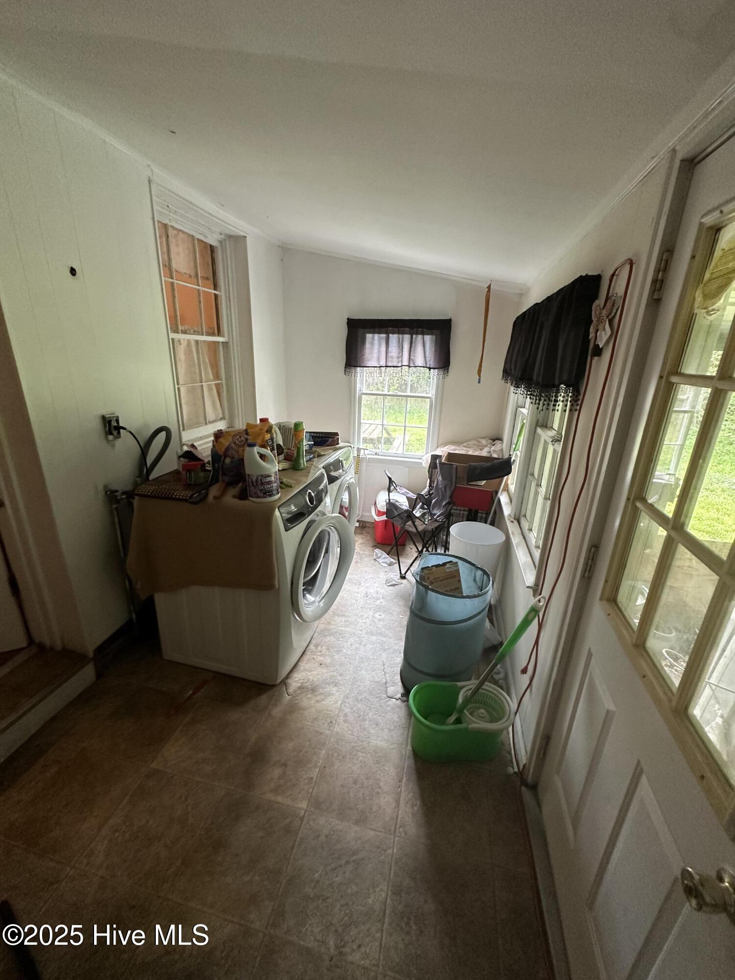 11 Glendale Road Jacksonville, NC 28540 - Photo 12 of 21 Mudroom/Laundry room