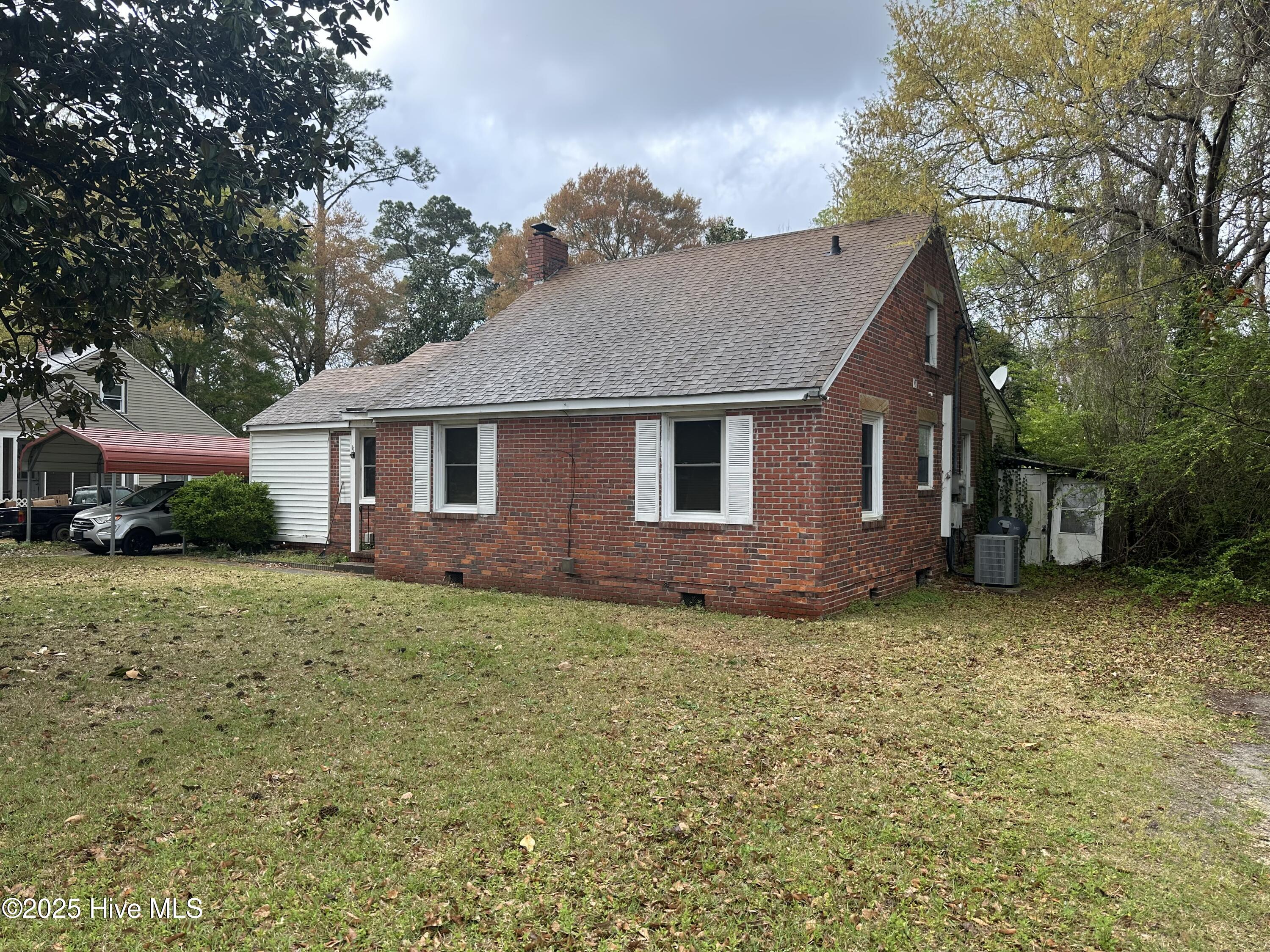 11 Glendale Road Jacksonville, NC 28540 - Photo 2 of 21 Front-Right
