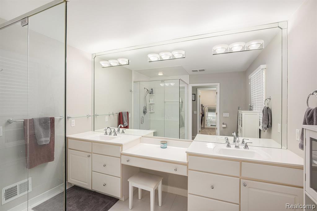 3074 Woodcrest Road Rochester Hills, MI 48309 - Photo 18 of 39