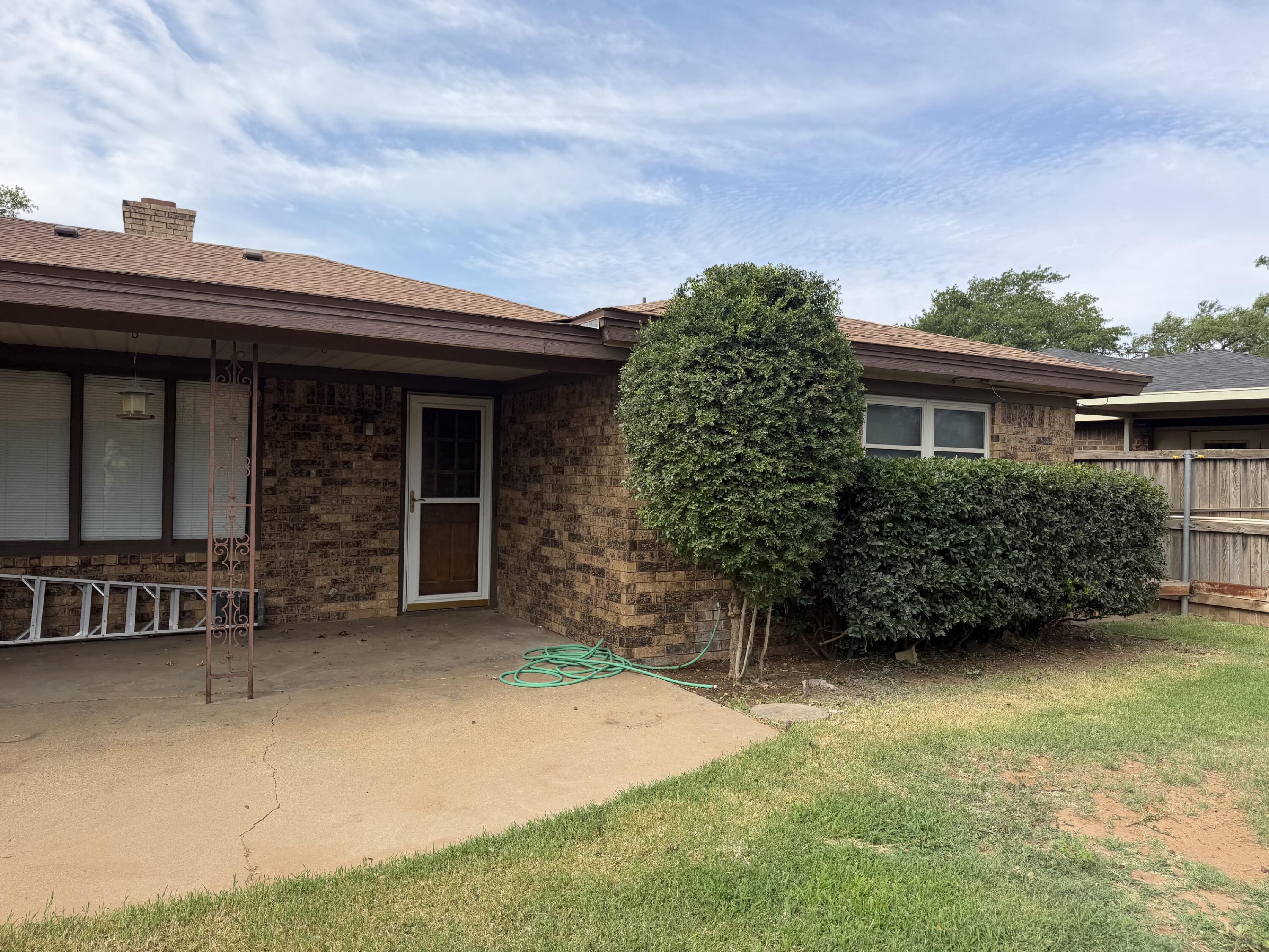 5518 70th Place Lubbock, TX 79424 - Photo 3 of 18 IMG_2047