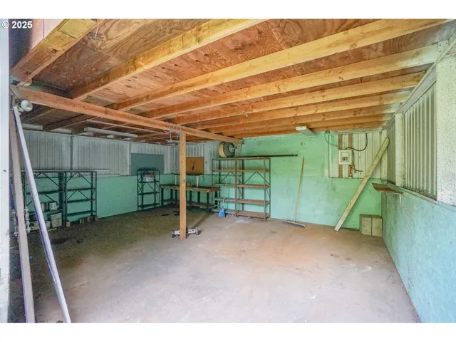 a view of a yard with a tree