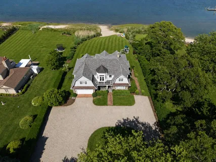 $6,950,000 | 278 West Lake Drive, Montauk, NY 11954