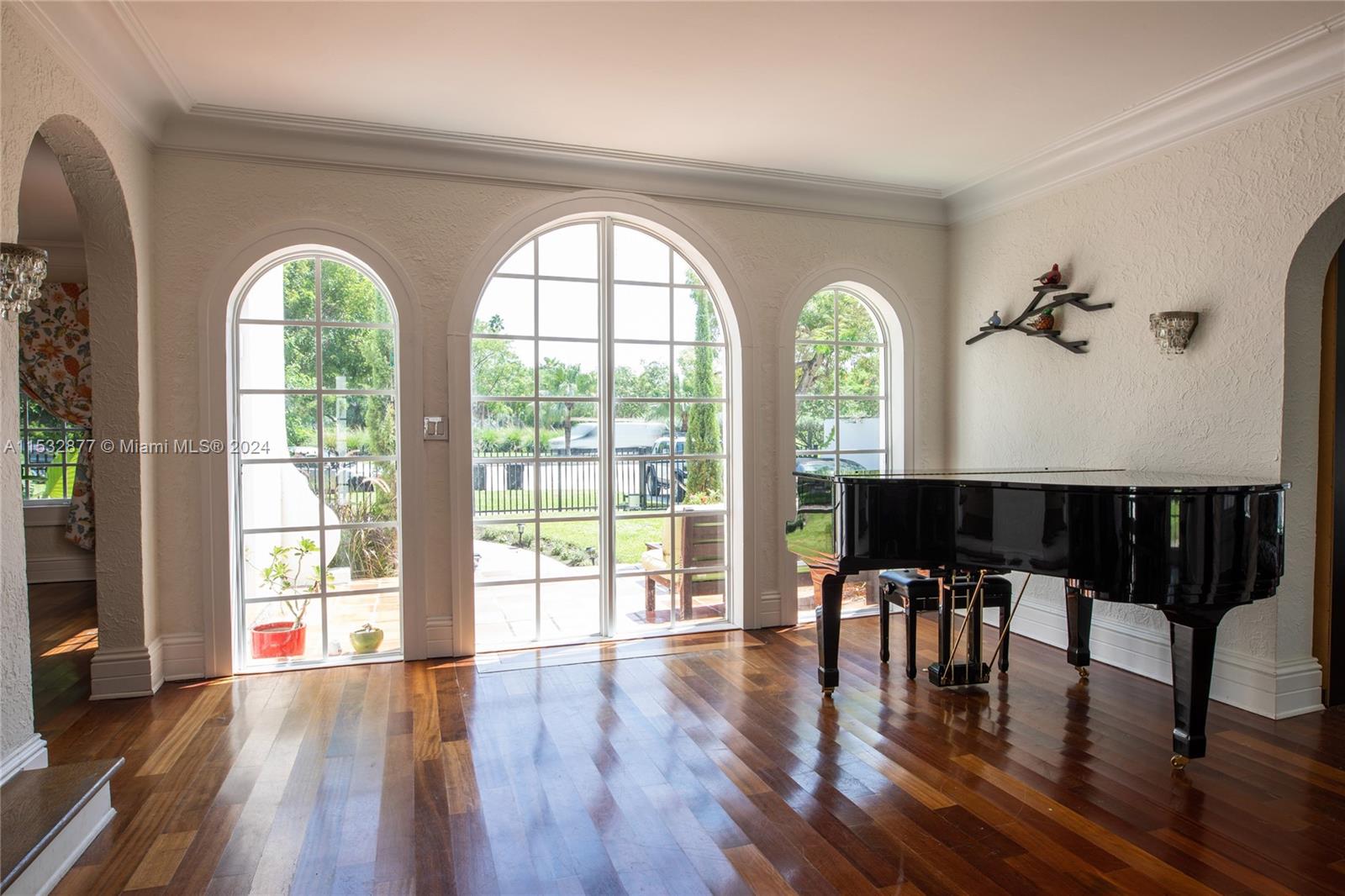 2112 Alton Road Miami Beach, FL 33140 - Photo 12 of 15 a view of a interior of the house